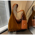 Bolso tote de ante marrón con correa de cuero y estuche pequeño a juego minimalista - Marrón