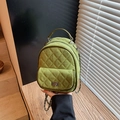Mini mochila verde con acolchado de rombos y correa de cadena en acabado mate - Verde