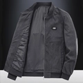 Dunkelgraue Herren Cord Bomberjacke mit Rippbündchen und Free Spirit Aufnäher - M / Dunkelgrau