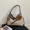 Sac fourre-tout beige en suédine avec bandoulière noire et charm donut en peluche - Kaki Mat (Avec Pendentif)