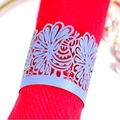 Rond de serviette exquis en papier lavande découpé au laser avec motif plume de paon - Bleu Saphir