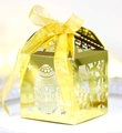 Caja de dulces de Pascua dorada calada con patrones de conejo y lazo de cinta amarilla - Oro Reflectante