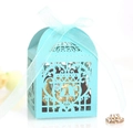 Dettaglio scatola bomboniera azzurra tagliata al laser con nastro e motivi a cuore - Blu Tiffany
