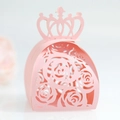 Rosa lasergeschnittene Hochzeits-Geschenkbox mit Kronen-Design und Rosenmuster-Papier - Rosa