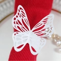 Servilletero de mariposa blanca cortada con láser sobre fondo textil rojo oscuro - Blanco