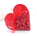 Dettaglio della scatola per caramelle a cuore rossa intagliata al laser con fiocco - Rosso Perlato