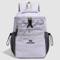 Détail d'un sac à dos violet avec poche en filet et cordons de serrage latéraux - Violet Glycine
