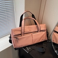 Reisetasche in Morandi-Pink mit Trocken-Nass-Trennung und verstellbarem Schultergurt - Rosa