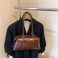 Retro dark brown leather Boston bag with long shoulder straps and metallic logo - No Pendant / Brown