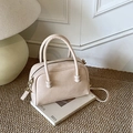 Elegant beige Boston bowling bag in premium PU leather with detachable shoulder strap - No Pendant / Off White