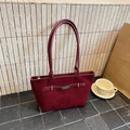 Minimalistische weinrote Wildleder-Einkaufstasche mit Metallschnalle und Doppelgriffen - Rot