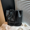 Klassische schwarze gewebte Leder-Einkaufstasche mit Doppelriemen und großem Volumen - Schwarz