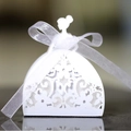 Elegante scatola bianca tagliata al laser con silhouette di sposa e pizzo floreale - Bianco