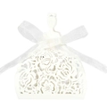 Detail der lasergeschnittenen weißen Geschenkbox mit floralem Muster und Seidenschleife - Elfenbein