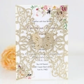 Elegante goldene Glitzer-Einladung mit Schmetterlings-Laserschnitt und Blumenkarte - Roségold