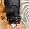 Borsa tote vintage nera con fibbia argentata e ciondolo a forma di orso rosso - Nero con ciondolo