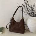 Dunkelbrauner Retro-Rucksack aus Wildleder für Damen mit Fransen und Hobo-Design - Braun