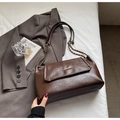 Vintage dark brown crossbody bag with glossy leather texture and gold chain strap - No Pendant / Brown
