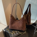 Borsa hobo in pelle scamosciata marrone scuro con catena dorata e manico in pelle di moda - Marrone