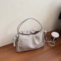 Borsa a nuvola beige-grigio con design increspato e manico a nodo su legno - Cachi