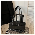 Détail du sac à bandoulière en daim noir avec boucle décorative et style minimaliste - Noir
