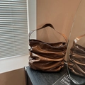 Sac hobo marron plissé en cuir brillant avec une bandoulière large pour femme - Marron (RL-8973)