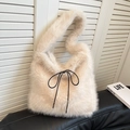 Bolso tote de piel sintética crema con un lazo negro para el otoño y el invierno - Blanco Roto