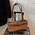 Grand sac à épaule en daim marron avec boucle décorative et ferrures argentées - Marron