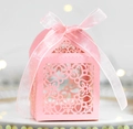 Rosa lasergeschnittene Hochzeit-Geschenkbox mit Blumenmustern und Schleifenband - Rosa