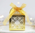 Goldene Lasercut-Bonbonschachtel mit Schleife für Hochzeiten und festliche Geschenke - Reflektierendes Gold
