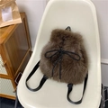 Mochila de piel sintética marrón con cordón negro y correas ajustables para mujer - Marrón
