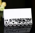 Élégantes cartes de place blanches avec dentelle découpée au laser pour tables de mariage - Blanc