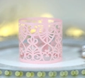 Roze lasergesneden papieren servetring met hartpatroon voor bruiloft tafeldecoratie - Roze