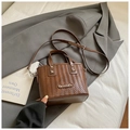 Sac seau tressé marron foncé avec poignée et bandoulière réglable en cuir PU - Sans pendentif / Marron