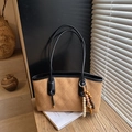 Sac cabas matelassé vintage kaki avec bordure noire et breloque en perles chic - Avec Pendentif / Marron