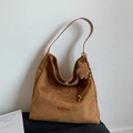 Braune Wildleder-Tragetasche mit Plüschbär-Anhänger und Pantor-Logo im Pendler-Stil - Mit Anhänger / Braun