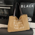 Bolso tote grande de lona caqui con asas de cuero marrón oscuro y estampado informal - Camel