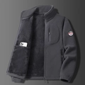 Giacca in pile da uomo grigio scuro con collo alto, tasche con zip e fodera termica - M / Grigio