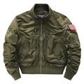 Giacca da pilota MA-1 verde militare con toppe tattiche e finiture a coste su bianco - S / Cachi