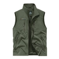 Donkergroene functionele outdoor bodywarmer voor heren met ritszakken en mesh voering - Legergroen
