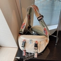 Sac bandoulière en toile crème avec large sangle jacquard à motif de fraises - Blanc Cassé