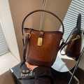 Vintage brown leather bucket bag with gold clasp and adjustable shoulder strap - Brown