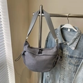 Borsa hobo minimalista in velluto a coste grigio con tracolla larga e doppia cerniera - Grigio