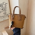 Secchiello vintage in pelle scamosciata marrone con trapuntatura a rombi e ciondolo - Marrone