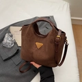 Sac seau en daim marron foncé avec logo doré vintage et bandoulière réglable en cuir - Café (Sans Pendentif)