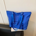 Dunkelblaue Nylon-Tragetasche mit großem Fassungsvermögen und Gurtbandgriffen - Blau