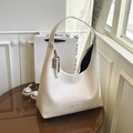 Borsa hobo retrò bianco crema in pelle opaca di grandi dimensioni con ciondolo - Pelle PU / Bianco