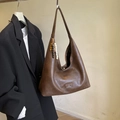 Borsa hobo marrone scuro opaca con nappina di perline e grande capienza - Pelle PU / Marrone
