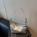 Bolso hobo plateado metalizado con colgante de estrella y elegante correa al hombro - Plateado