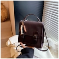 Sac à dos vintage marron foncé avec empiècement suédé et breloque en perles de bois - Café avec Pendentif